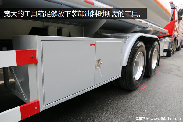 气囊悬挂可多拉一吨 解放8x4运油车图解