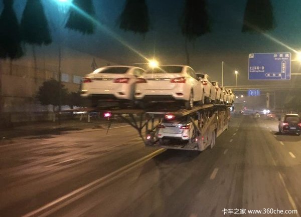 乱象仍继续 双排三轮普货拉小车谁管？