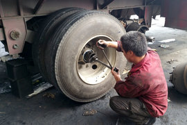 车祸分析 安全行车严查轮胎的三大隐患