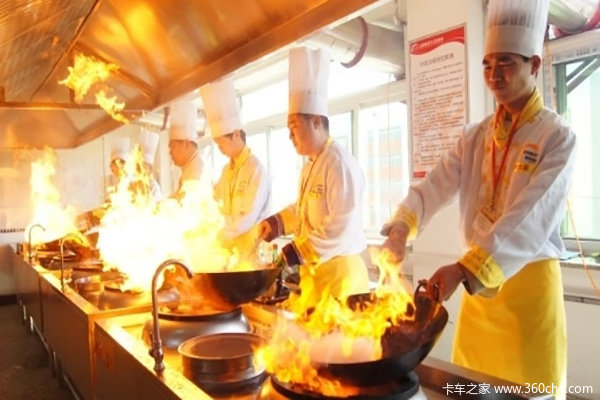 厨房走出个卡车司机 南下千里最挂念家