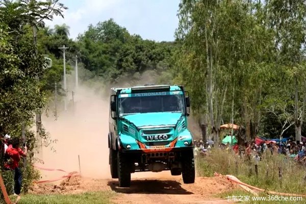 39km特殊赛段 依维柯车队携手双进前五