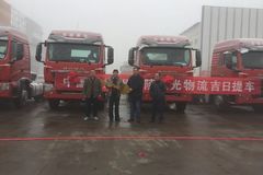 一次购车6台 德州重汽豪沃T5G牵引车交车