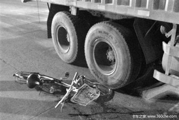 碰瓷党盯上大货车  诸多司机认栽不报警