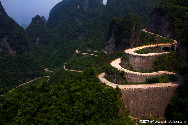 世界十大死亡公路曝光 中国上榜三条！