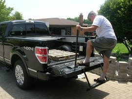 皮卡货厢能干啥 暗格藏枪+栏板内置机关