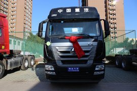 卓越品质 重汽新春答谢会暨豪瀚J7G上市