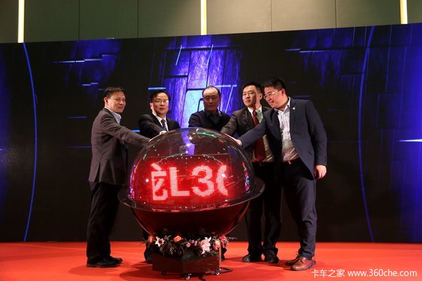 駕駛室空間很實在 陝汽L3000中卡上市