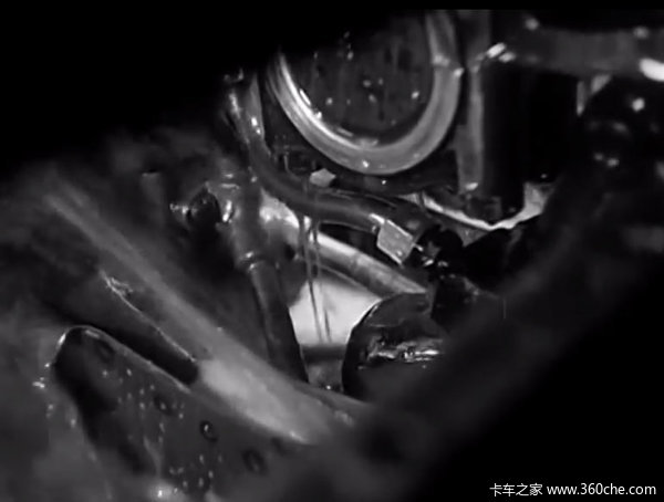 横冲直撞 工作中的机油竟然是这个样子