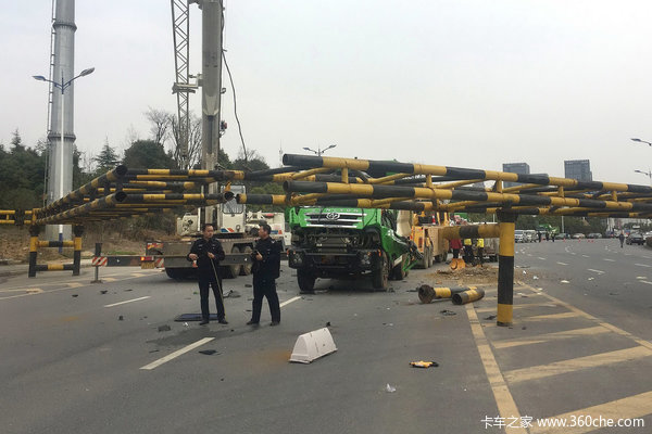 ������ײ�޸߸�&nbsp;�����Լ����˸�ĸ�޶�