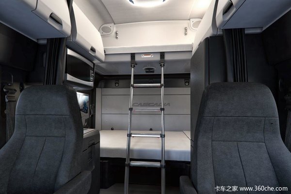 平地板宽卧铺就满足？理想驾驶室是啥样