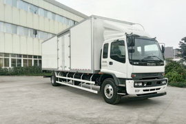 205马力四缸机 超轻自重庆铃9.6米单桥