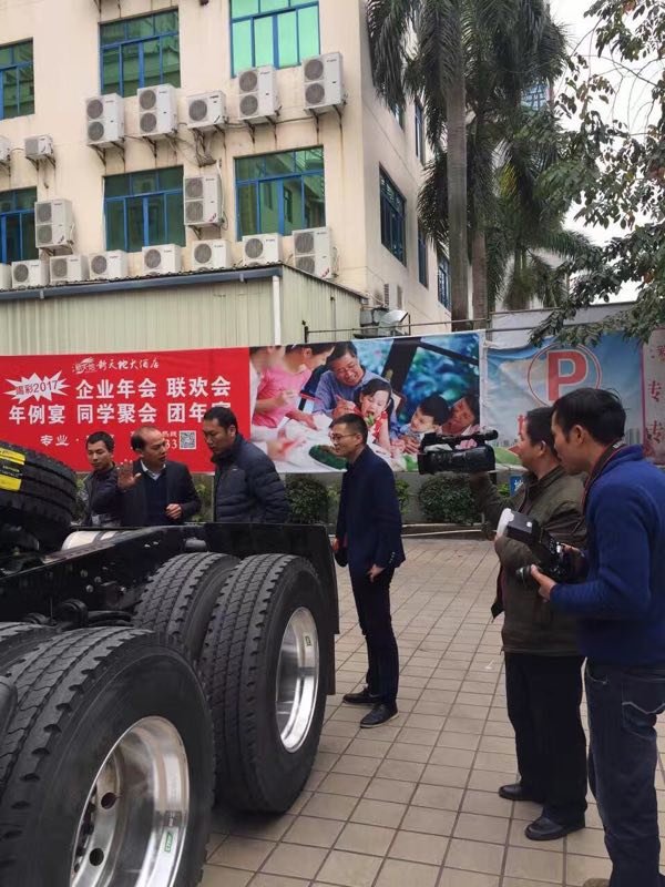 汉马H9危化品运输车广东茂名交车签约忙