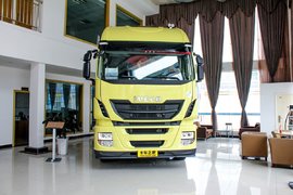 挡风玻璃竟镶金属 依维柯黑科技有点多