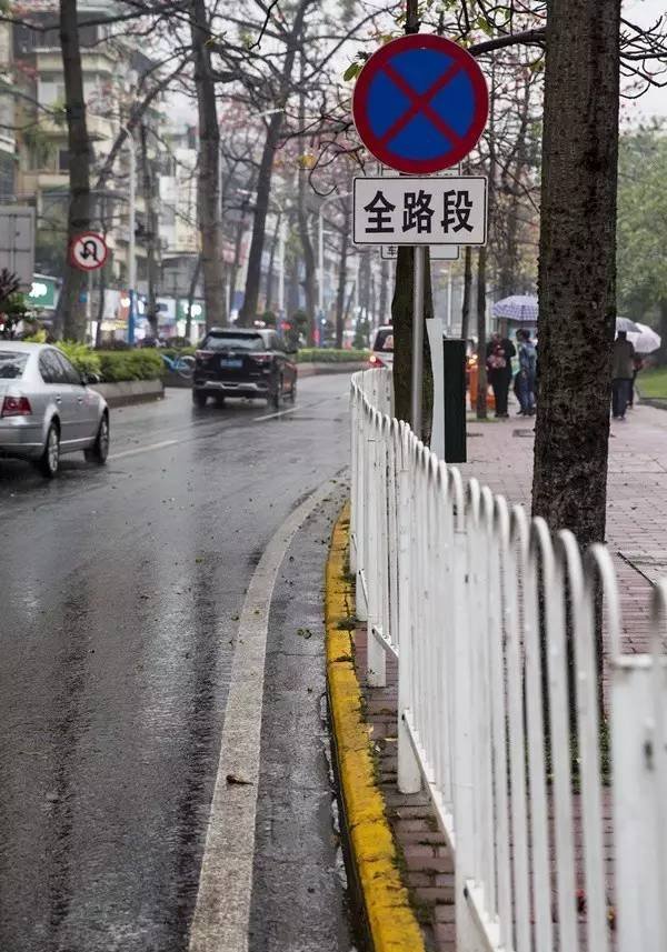 广州路遇这黄线别停车 否则罚200扣3分!