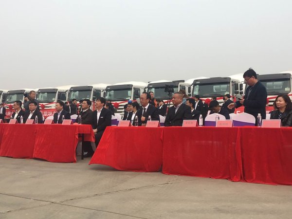 中国重汽豪沃搅拌车交车仪式在沧州举行