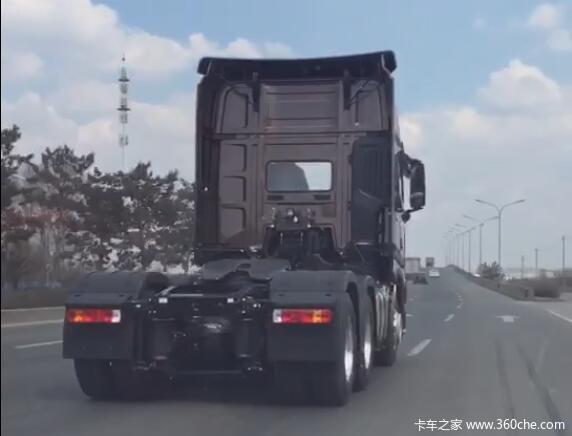 解放J7无伪装路试 配铝合金轮圈气囊桥