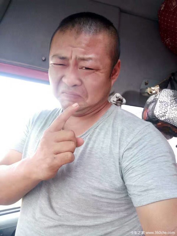 网红卡友粉丝30万  搞笑背后更多是心酸