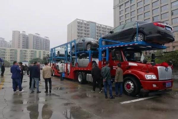 解放安捷长头半挂轿运