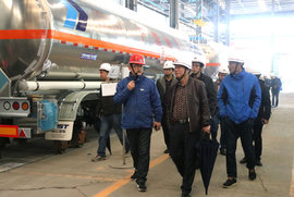 【迎客户】冒雨参观瑞