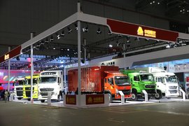 曼技术产品集合！上海车展重汽展台大尺度曝光
