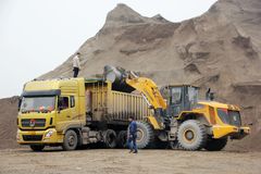 雨中体验山路和重载 只想把安全带拴死