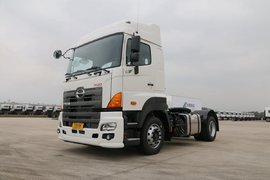 双油箱长轴距 专为快递设计的广汽日野4x2牵引车