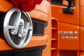 港口车受青睐 上汽红岩泉州大批量交车客户