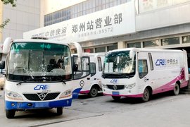 远看是客车近看是货车 郑州卡友爱客车底盘厢货