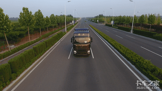 舒适性堪比进口豪车 试驾500马力解放JH6牵引车