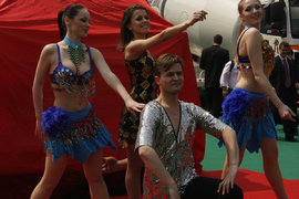 ����ŷ����C&nbsp;280&nbsp;��Ʒ������չȫ���׷�