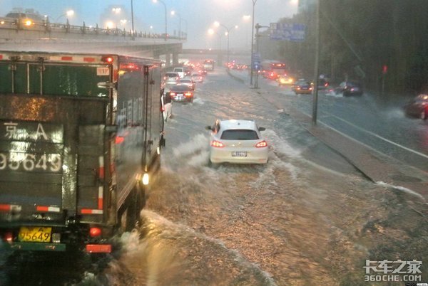 南方雨季就要来了 卡友跑车一定要牢记这几点！å·æ¶¡æ´é¨æ¥è¢­ï¼Â åå¥½è¿äºåå¤é«ææ å¿§