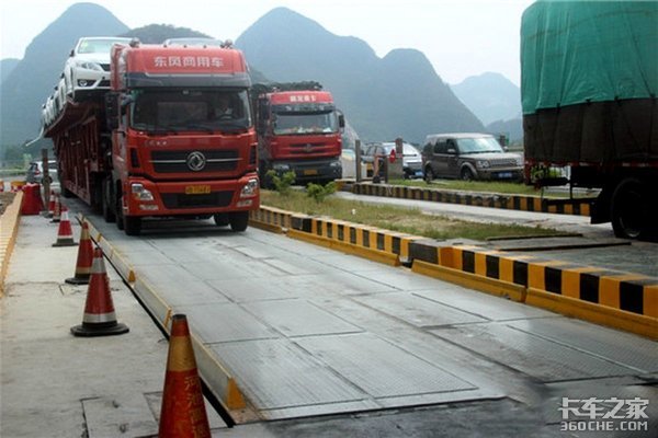 ������ĺڻ��㶼������ÿ����������