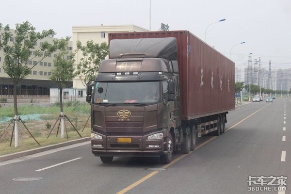 ������ĺڻ��㶼������ÿ����������