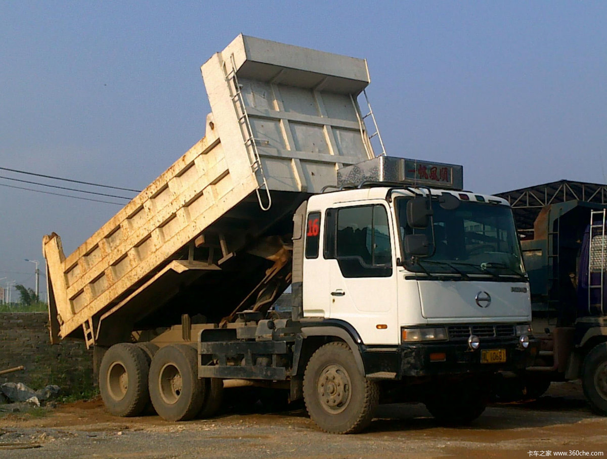 工地里的v8神车解读日野大鹰的发展史图片列表