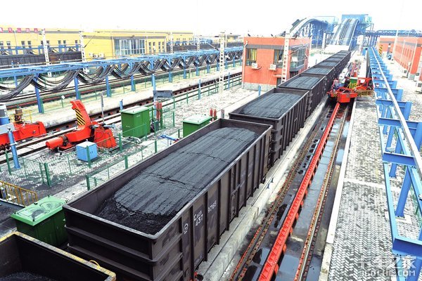 运煤司机饭碗要丢 9月底河北港口禁收柴油车运煤