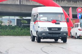 可选侧拉门 南京依维柯新得意11.99万起东莞上市