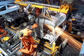 庆铃高端轻卡受围攻