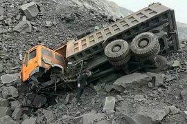 低于70吨我不拉 乌海：这里是超载车天堂（下）