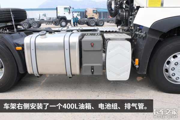 最长续航3000公里 重汽1000L双油箱T7H车型详解
