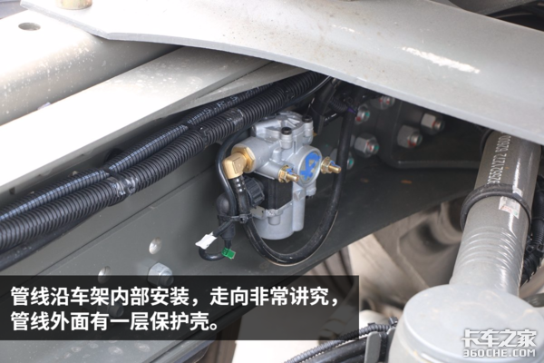 最长续航3000公里 重汽1000L双油箱T7H车型详解