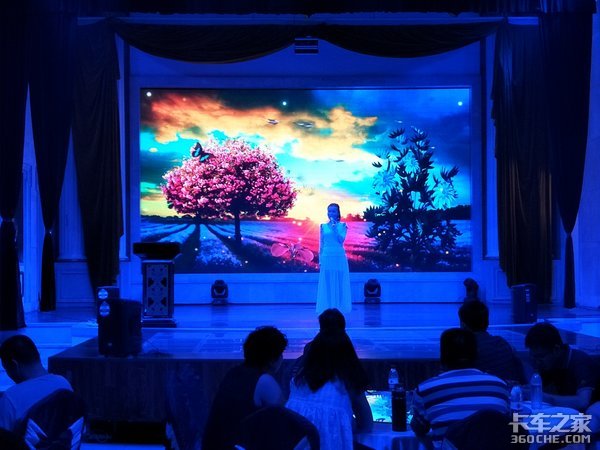 威力十足 山西临汾联合卡车产品推介会