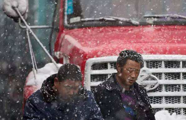 中国卡车司机为什么不能月薪两万八？