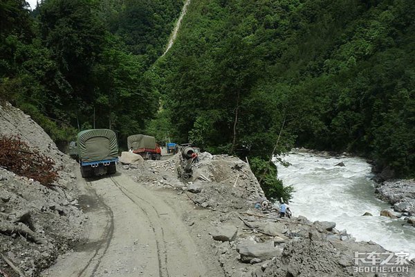 ����˾��������(54)&nbsp;ײ����������2��Ԫ