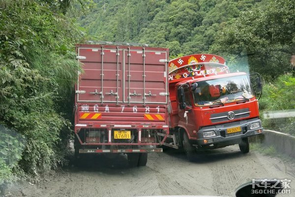 ����˾��������(54)&nbsp;ײ����������2��Ԫ