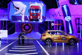 天龙旗舰重卡亮相央视节目 竟然是给《加油向未来》第二季做实验