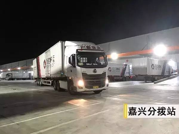 乘龙H7 快运19小时 卡车人生活的缩影!