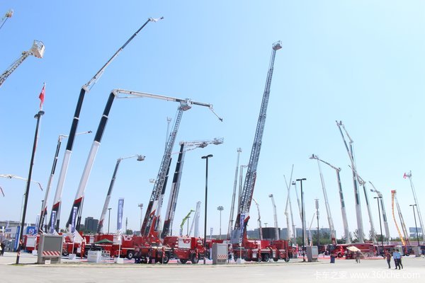 谁说消防车只能用进口底盘？其实国产车性能一样给力