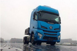 惊险！这辆陕汽HD差点就追尾了！