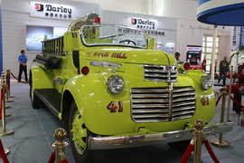 连续跑了60年，换过两次主人 这辆消防车现在还跟新车一样！