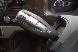 日本重卡用什么变速箱？三菱用奔驰AMT，五十铃还有7挡手动？